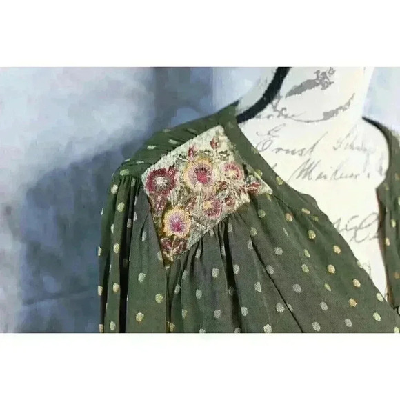 Chico's size 1 green w/gold thread dots;crushed velvet accents on shoulder lined - Picture 4 of 16